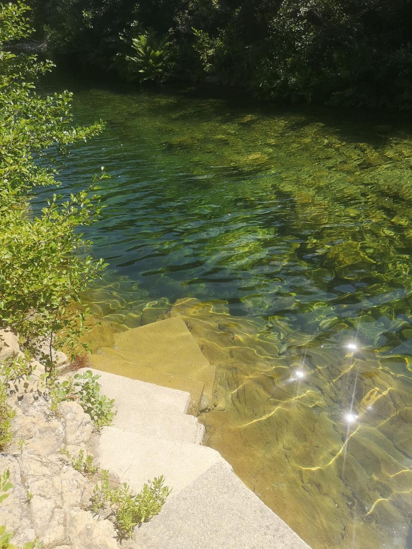 Villa Les Pieds Dans L'Eau Le Pont du Travo Exterior foto
